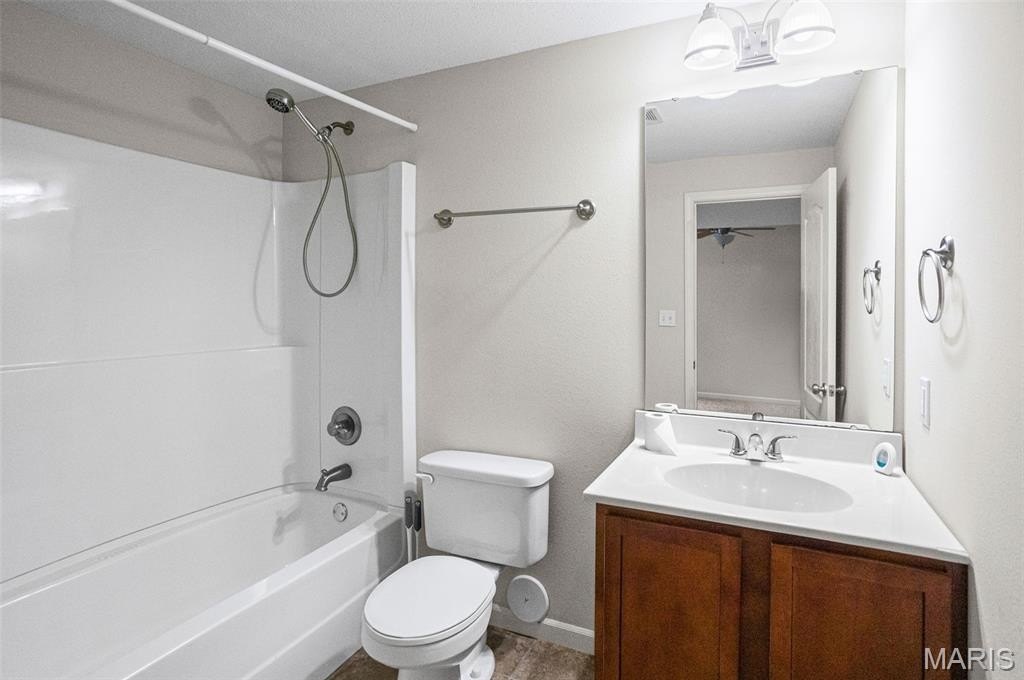 Single Family 5BR 3BA - 4817 Karen Lane, Granite City, IL