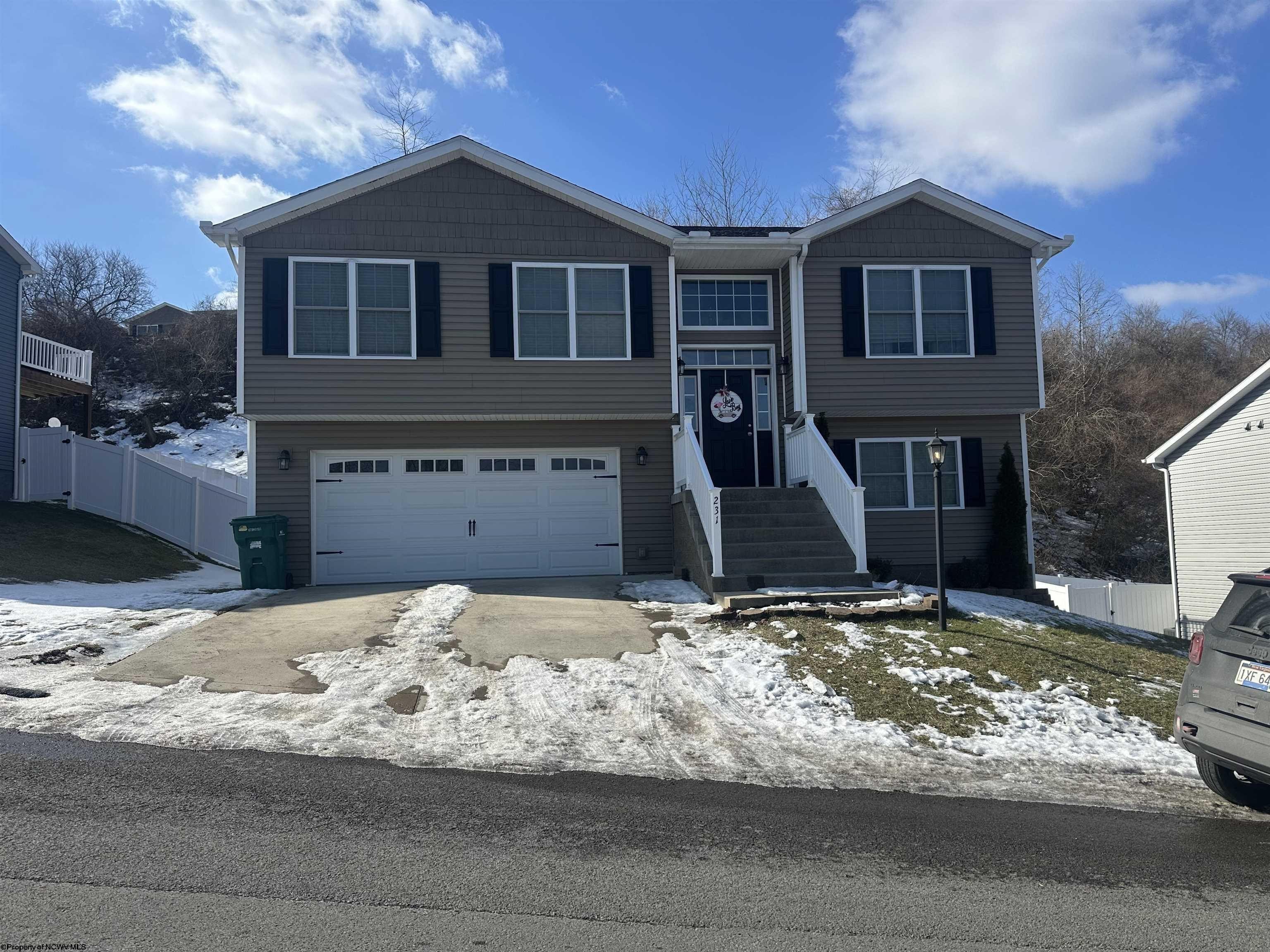 Single Family 3BR 3BA - 231 Woodbury Drive, Fairmont, WV