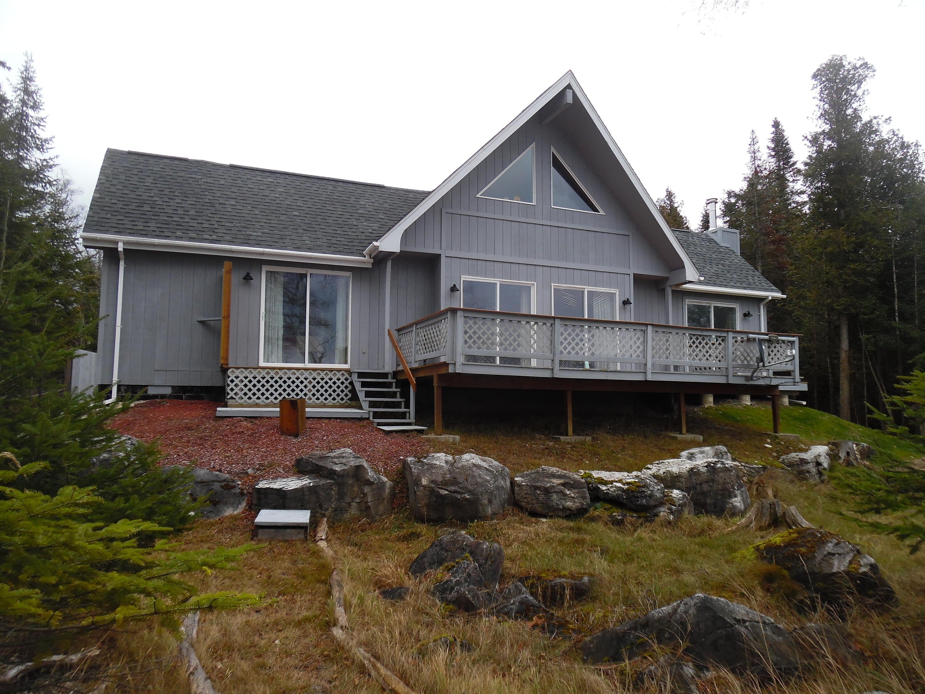 Single Family 2BR 2BA - 39038 S Cream City Point RD, Drummond Island, MI