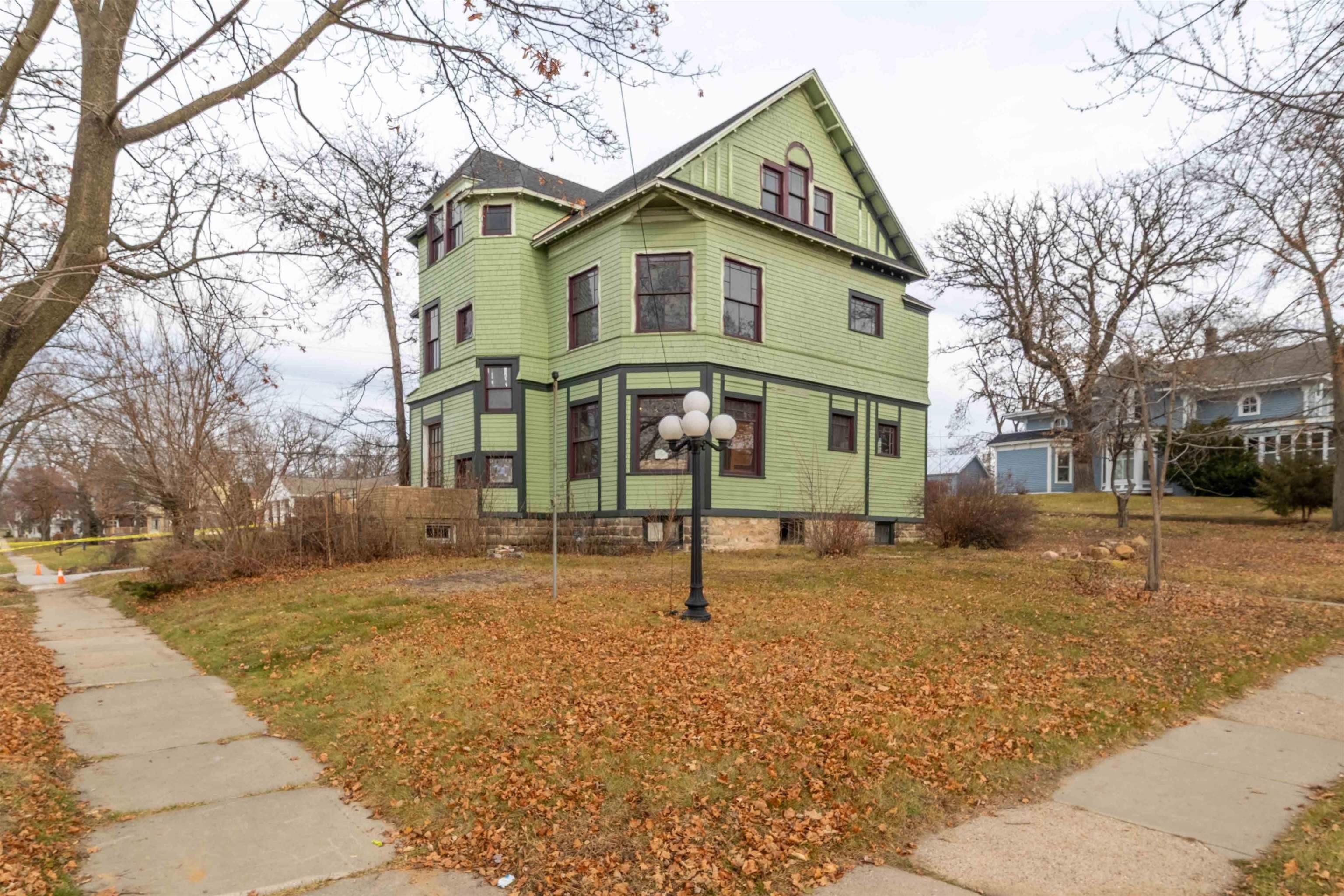 Single Family 5BR 6BA - 704 Ash Street, Baraboo, WI