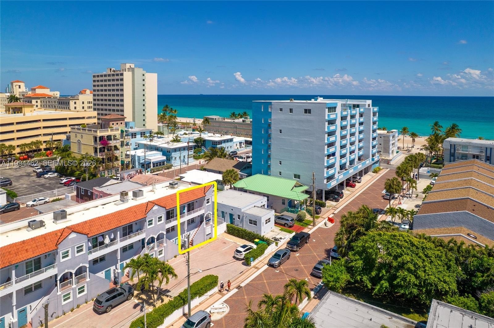 Single Family 4BR 4BA - 335 Virginia St, Hollywood, FL