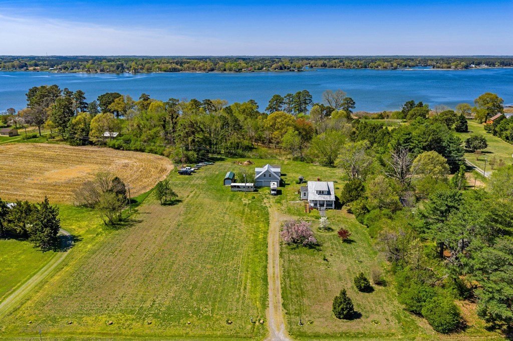 Single Family 4BR 4BA - 4809 Coles Point Road, Hague, VA