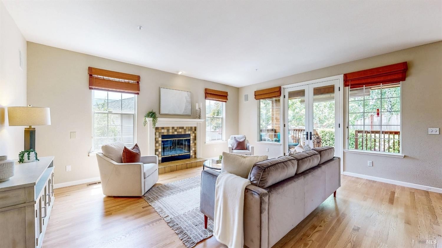 Single Family 4BR 3BA - 5 Red Oak Court, Novato, CA