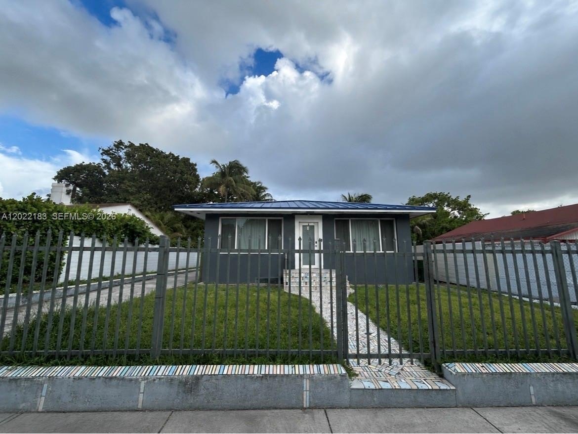 Duplex 4BR 3BA - 160 NW 45th St, Miami, FL
