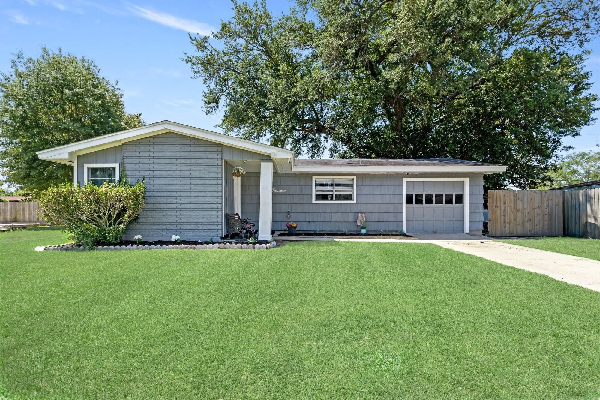 Single Family 3BR 2BA - 519 Camellia, Orange, TX