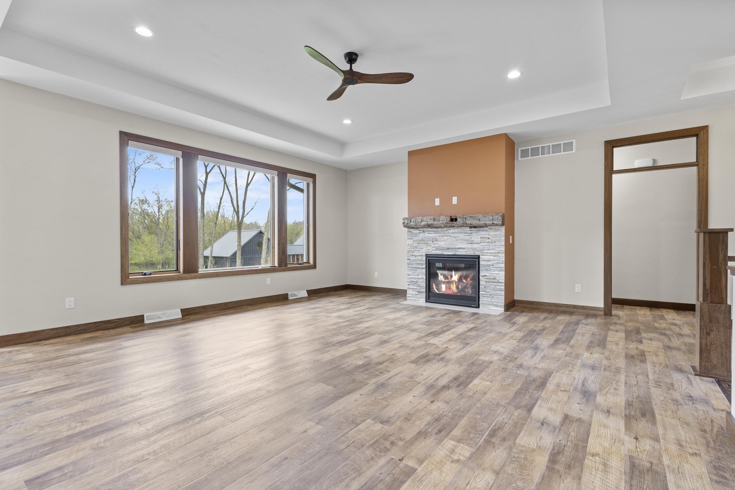 Single Family 3BR 3BA - 433 Evensong Way, Green Lake, WI