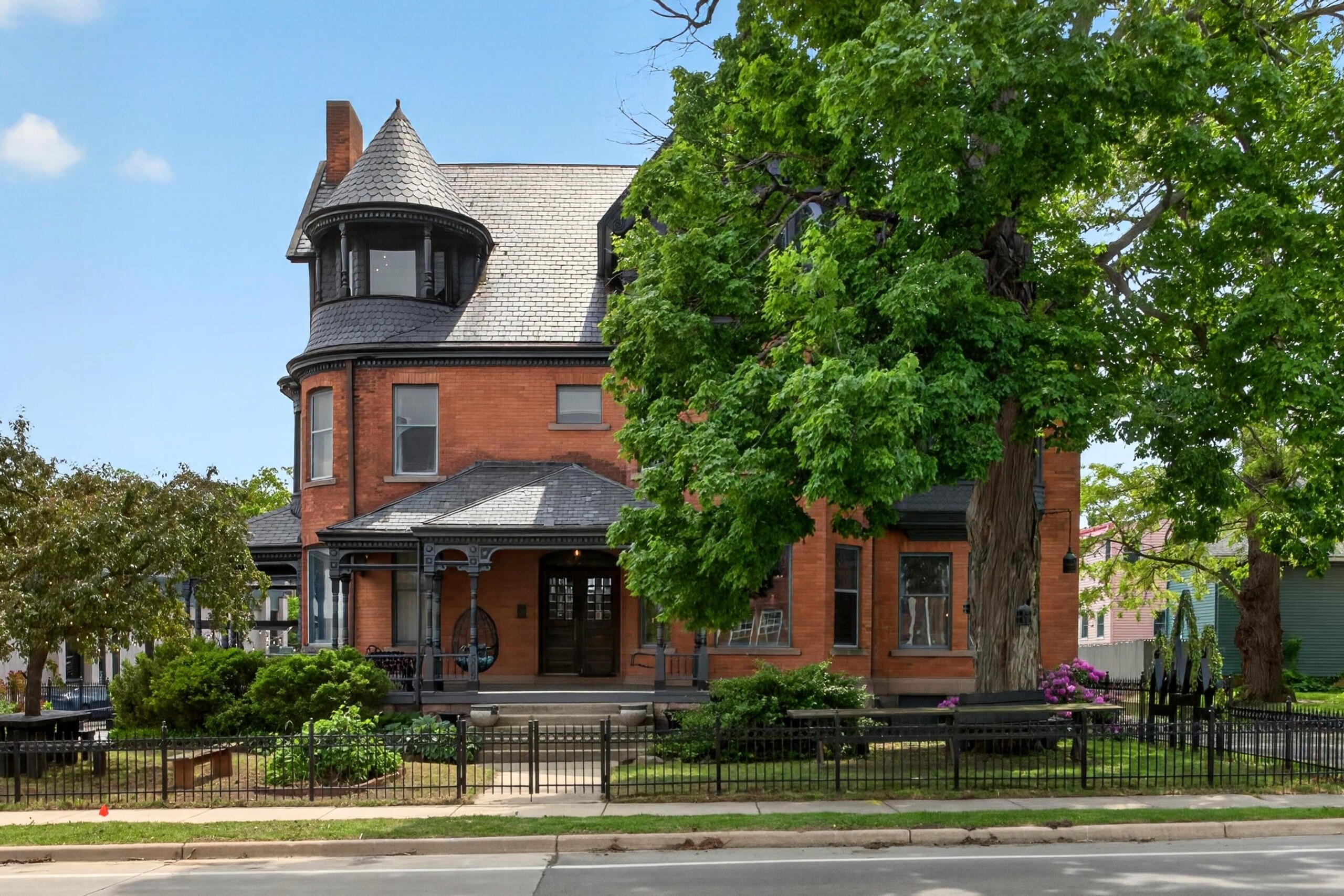 Single Family 8BR 5BA - 505 Wildwood Avenue, Jackson, MI