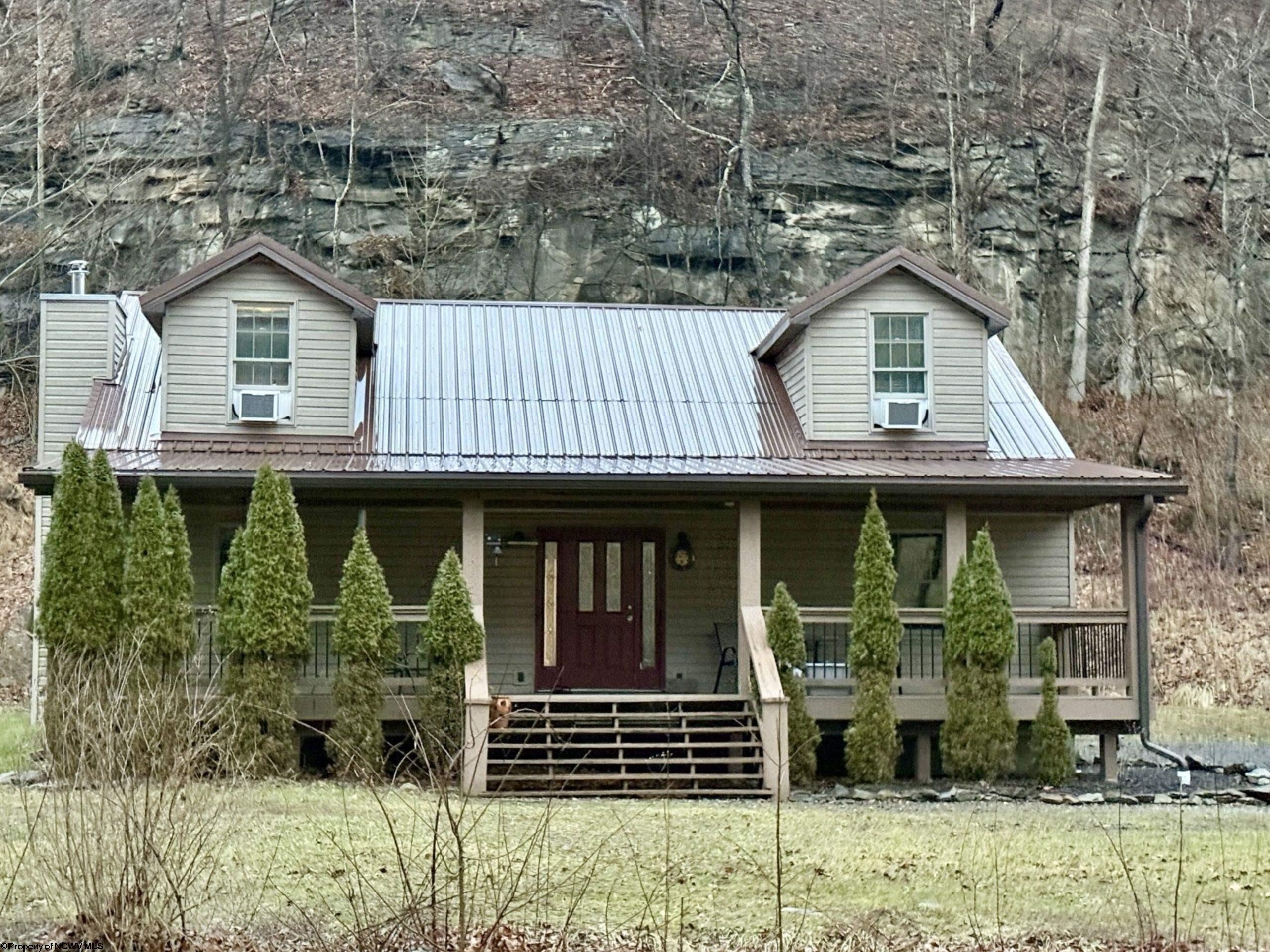 Single Family 3BR 2BA - 1637 Daybrook Road, Fairview, WV