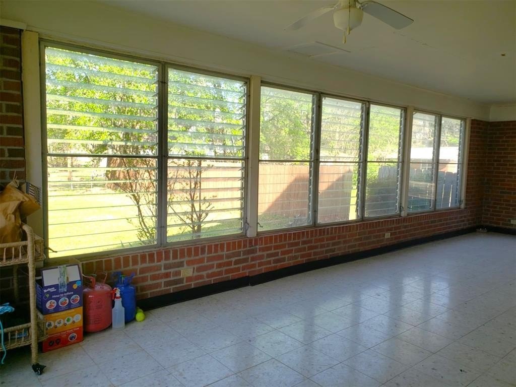 Single Family 4BR 3BA - 304 Country Club Drive, Holdenville, OK
