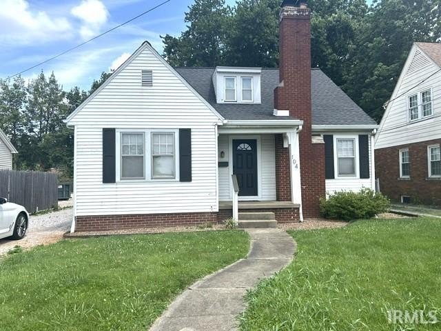 Single Family 4BR 1BA - 104 S Weinbach Avenue, Evansville, IN
