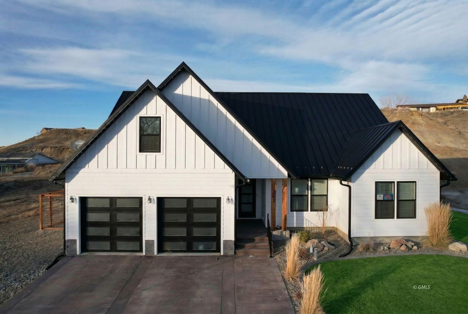 Single Family 4BR 3BA - 211 Georgetown Dr, Glendive, MT