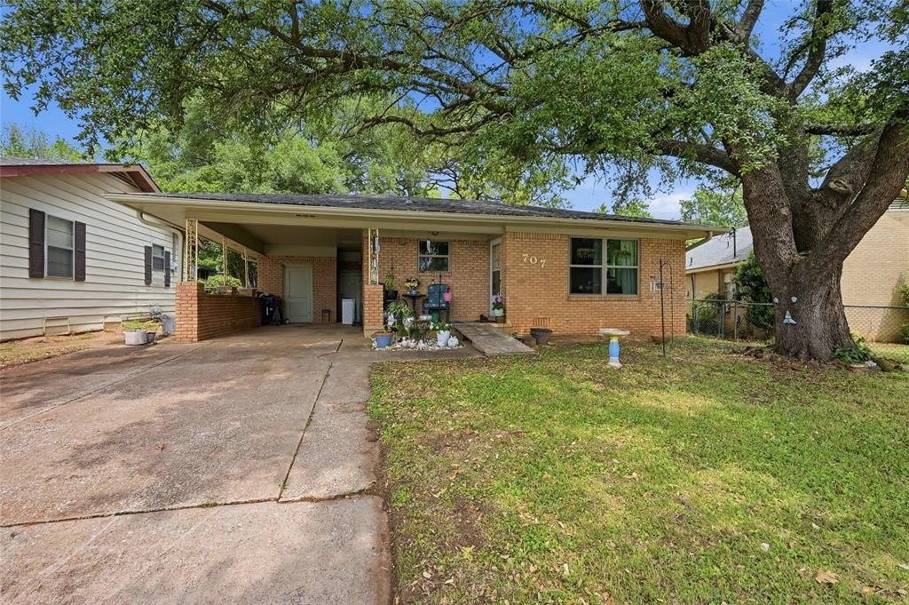 Single Family 3BR 2BA - 707 W Brock Street, Denison, TX