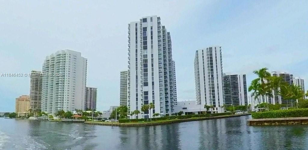 Condo 2BR 2BA - 20515 E Country Club Dr, Aventura, FL