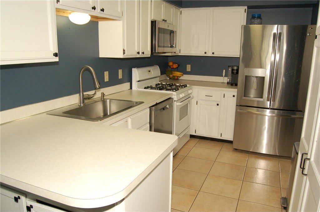 Single Family 3BR 2BA - 1693 Covington Lane, Eagan, MN