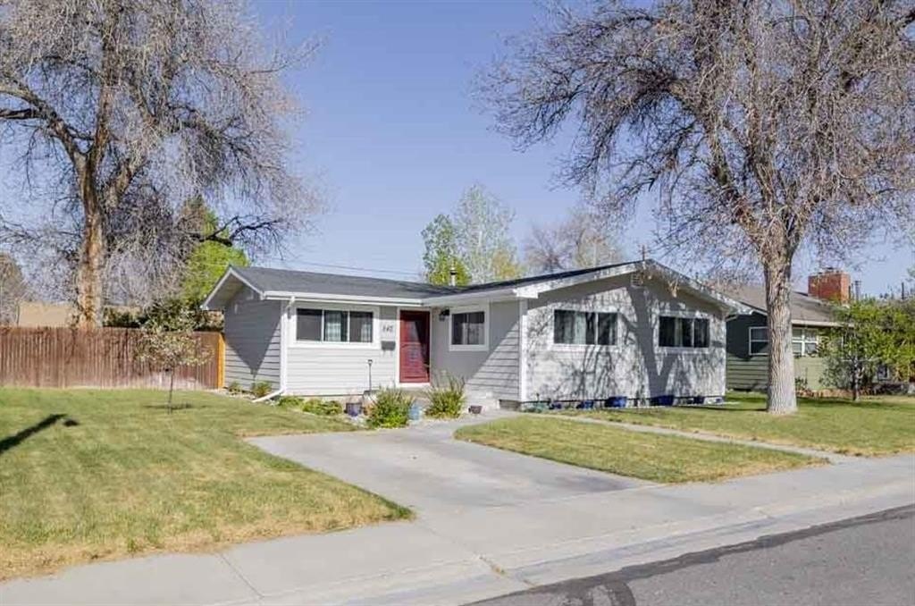 Single Family 4BR 1BA - 542 Cary St, Powell, WY