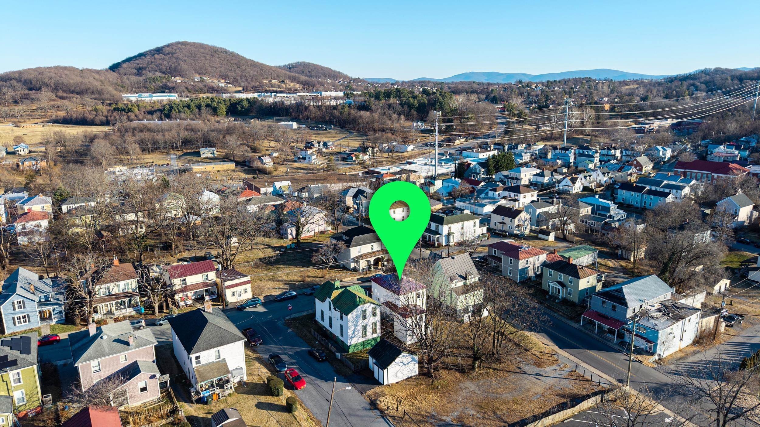 Single Family 3BR 1BA - 606 WINTHROP ST, STAUNTON, VA