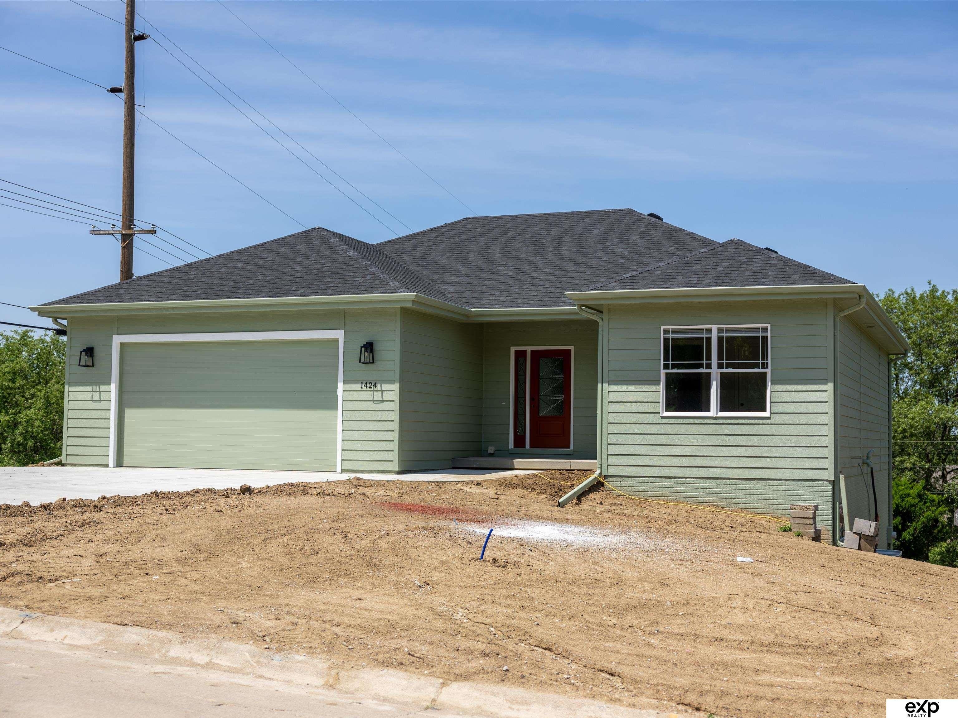 Single Family 4BR 3BA - 1424 2nd Avenue, Plattsmouth, NE