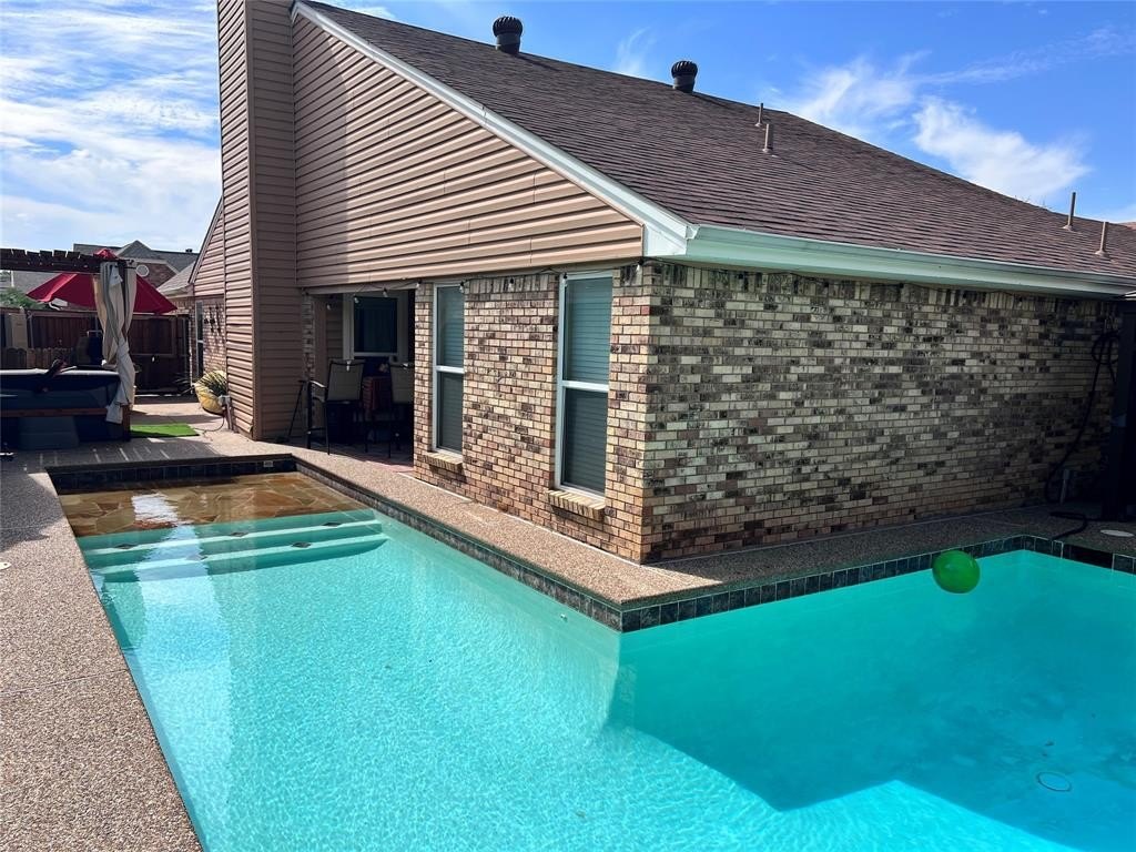 Single Family 3BR 2BA - 1417 Autumn Chase Square, Bedford, TX