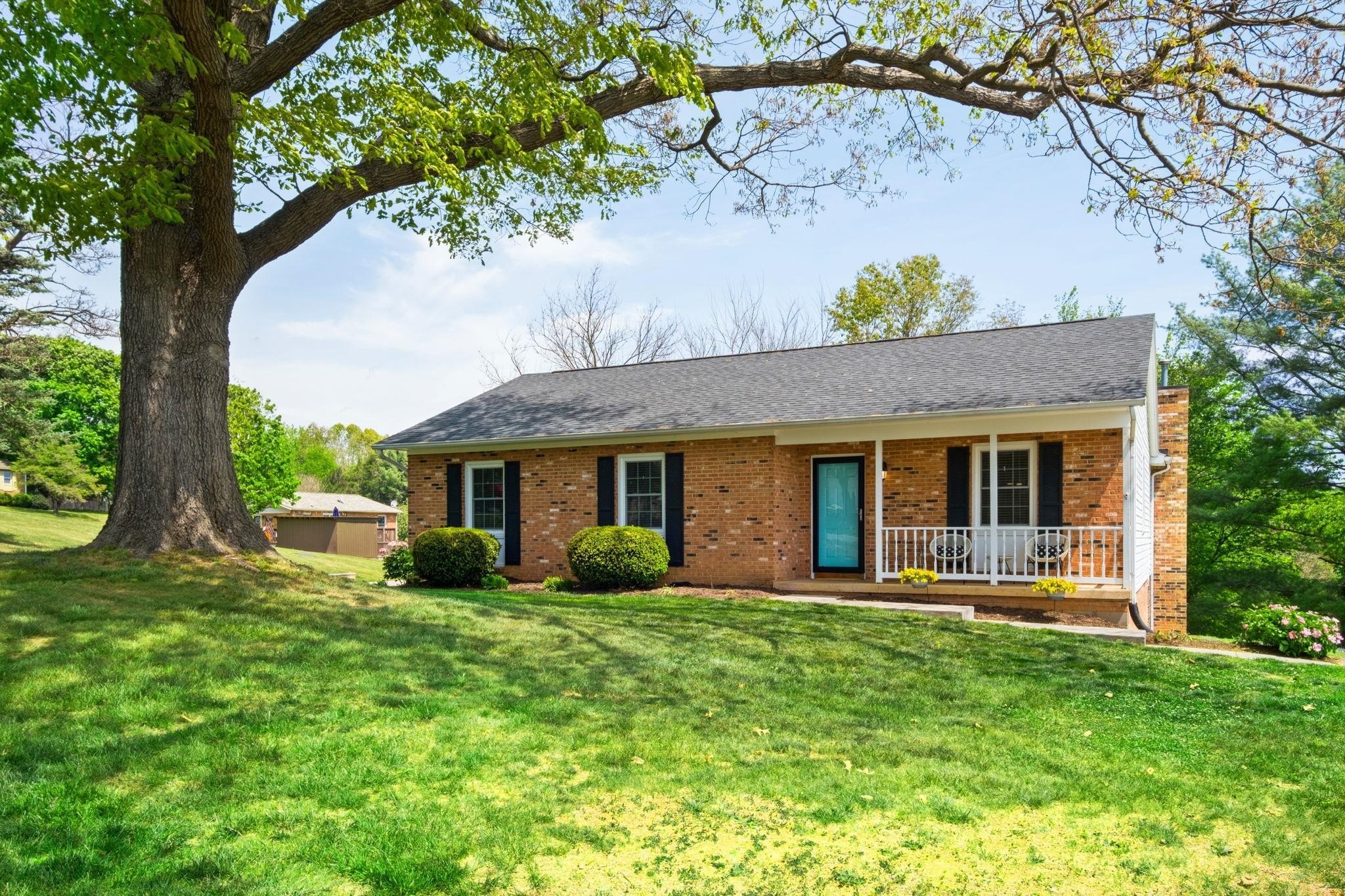 Single Family 3BR 2BA - 5530 GLADE VIEW DR, BRIDGEWATER, VA