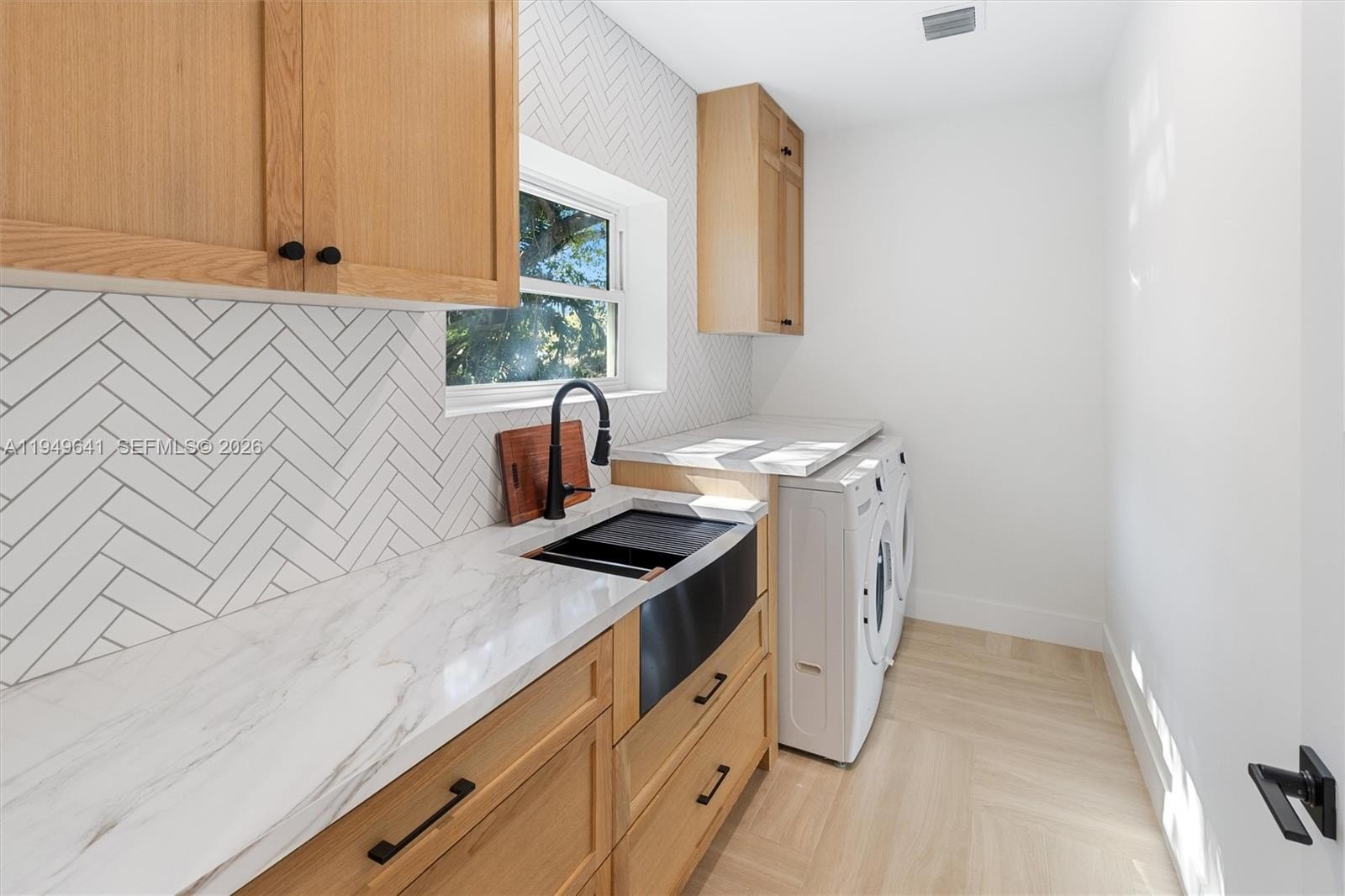 Single Family 4BR 4BA - 420 NE 55th Ter, Miami, FL