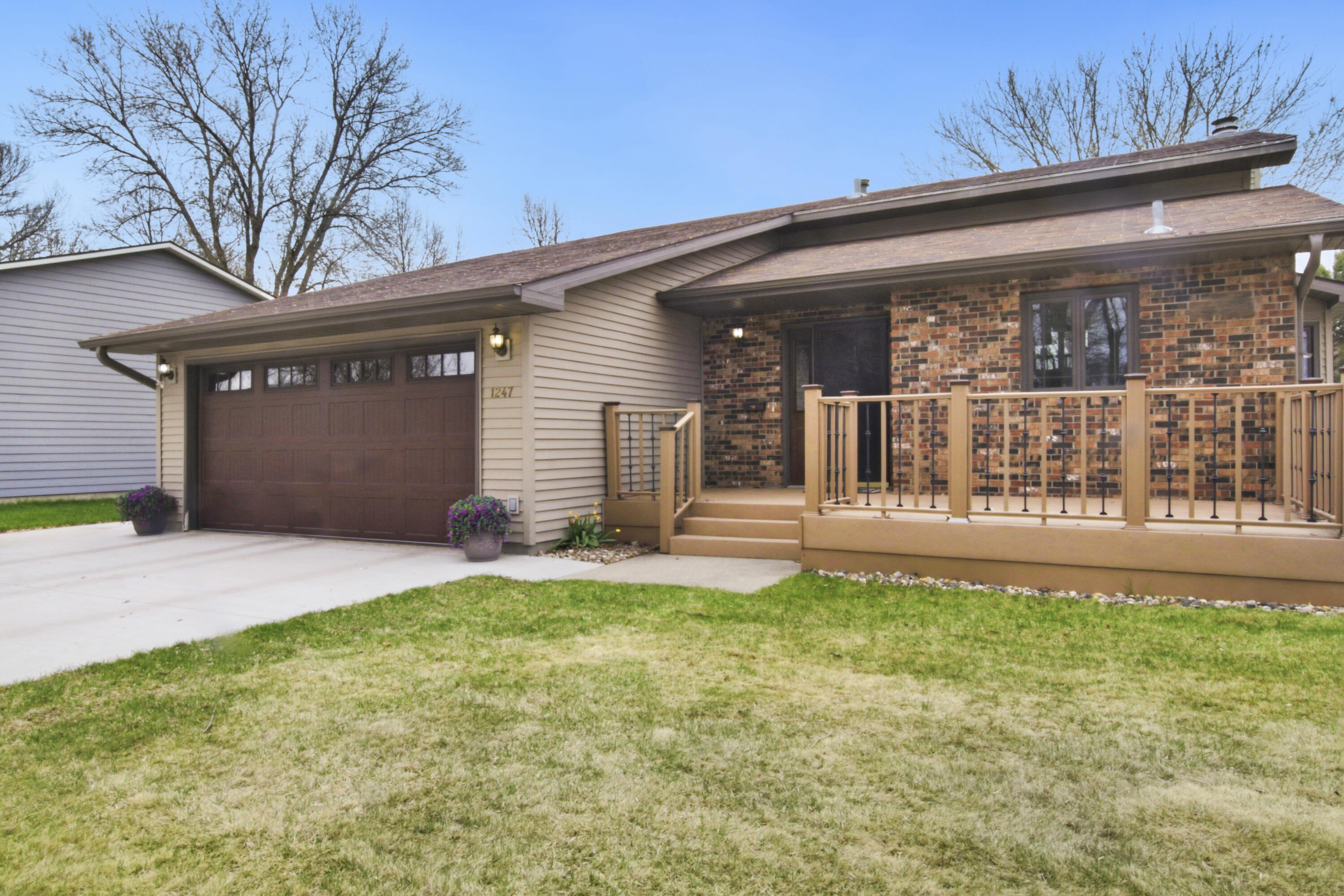 Single Family 3BR 2BA - 1247 Casper Avenue, Aberdeen, SD