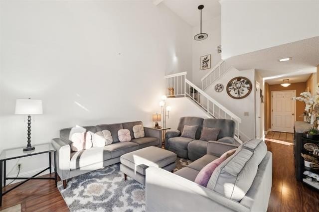 Single Family 3BR 3BA - 25 Deer Run CIR, SAN JOSE, CA