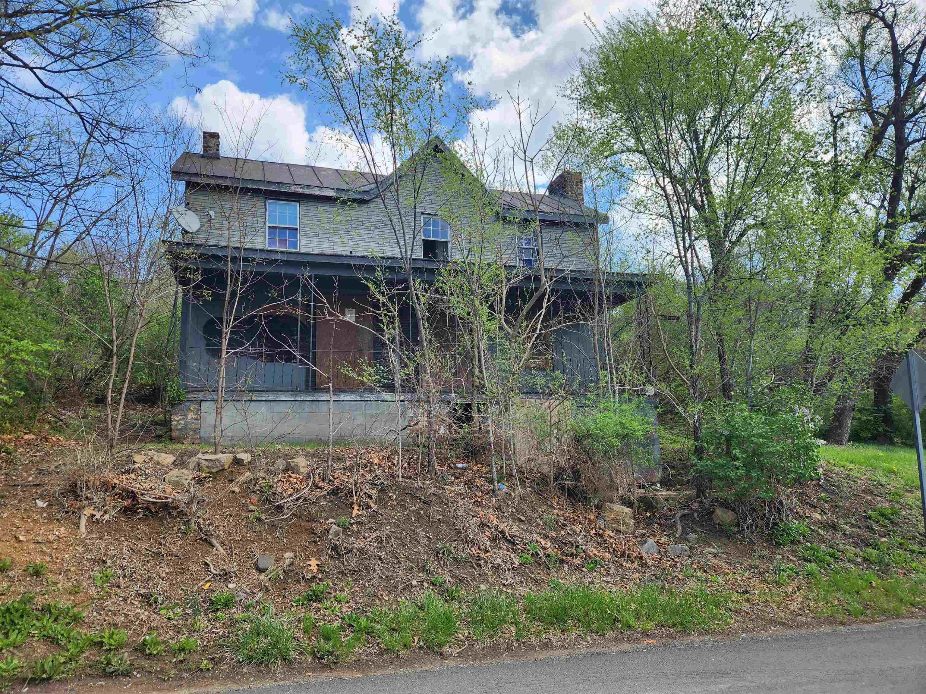 Single Family 3BR 1BA - 921 WINCHESTER RD, WAYNESBORO, VA