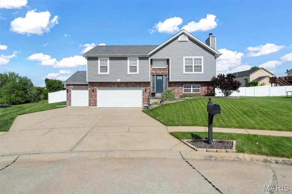 Single Family 3BR 3BA - 515 Hickory Post Drive, Wentzville, MO