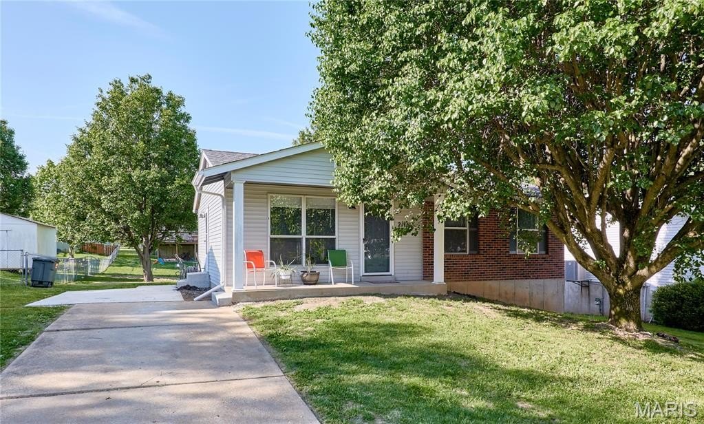Single Family 3BR 2BA - 2118 Larkspur Landing, Imperial, MO