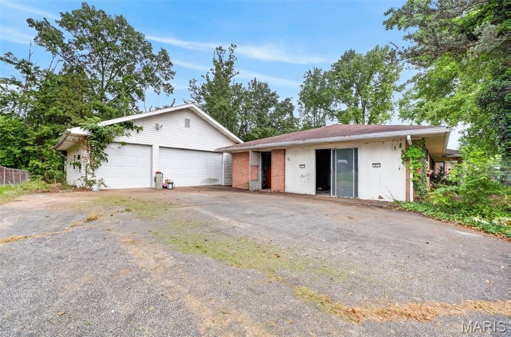Single Family 4BR 2BA - 6530 Deerwood Drive, Cedar Hill, MO