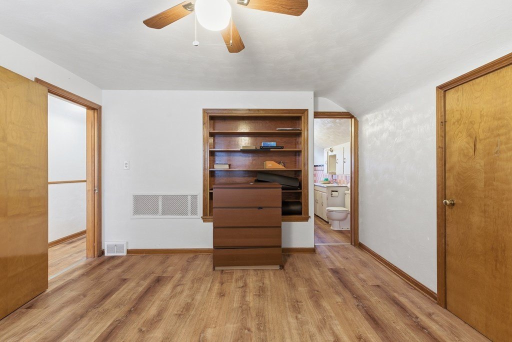 Single Family 4BR 2BA - 1115 Broad St, Ashland, OH