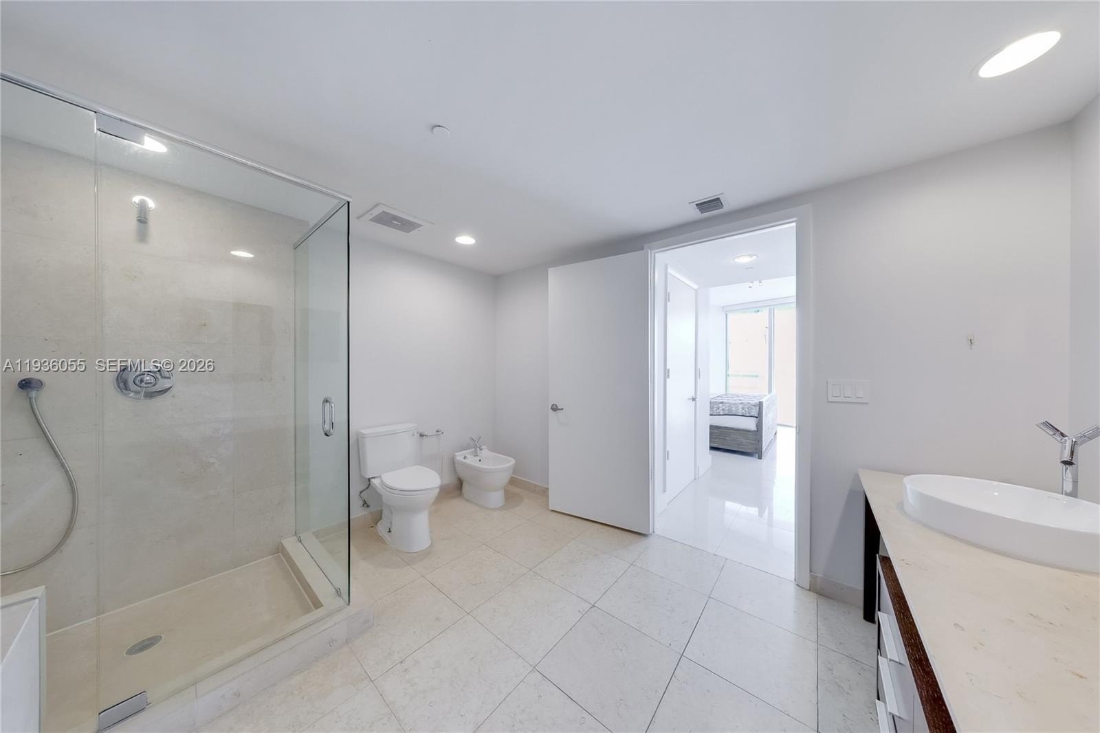 Condo 2BR 2BA - 495 Brickell Ave, Miami, FL