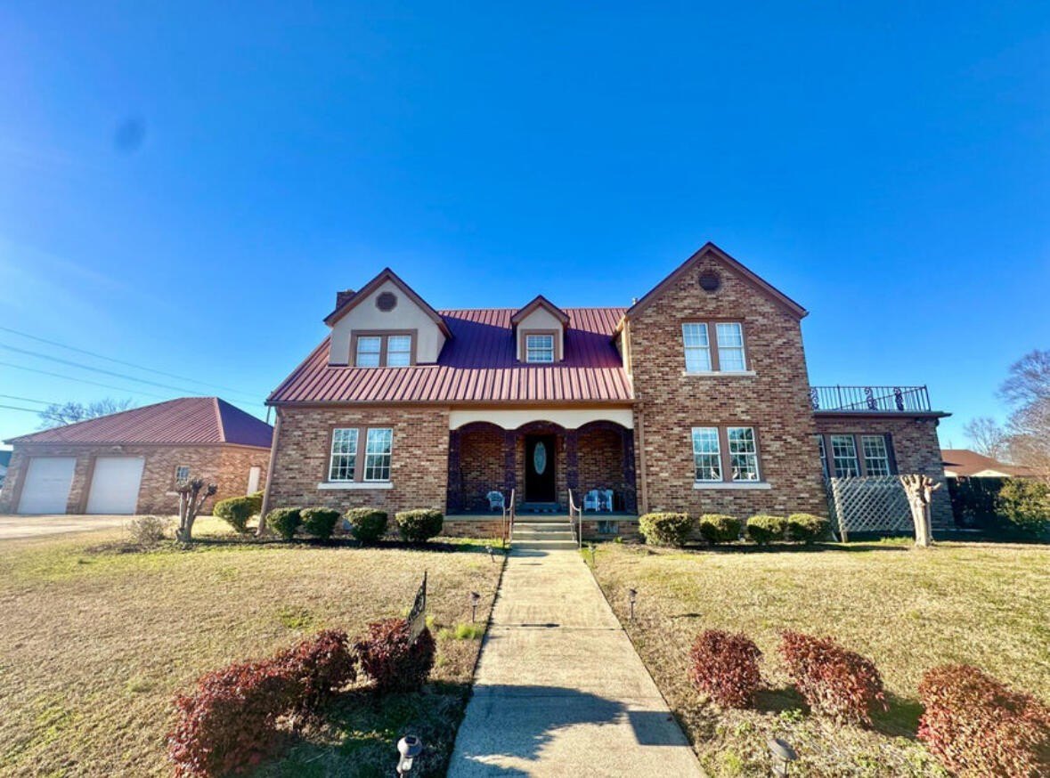 Single Family 4BR 2BA - 403 1st Avenue, Amory, MS