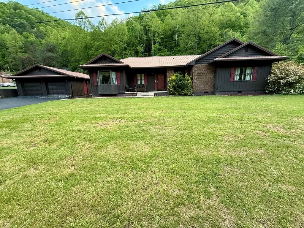 Single Family 3BR 2BA - 11545 US 23 HWY S, Pikeville, KY