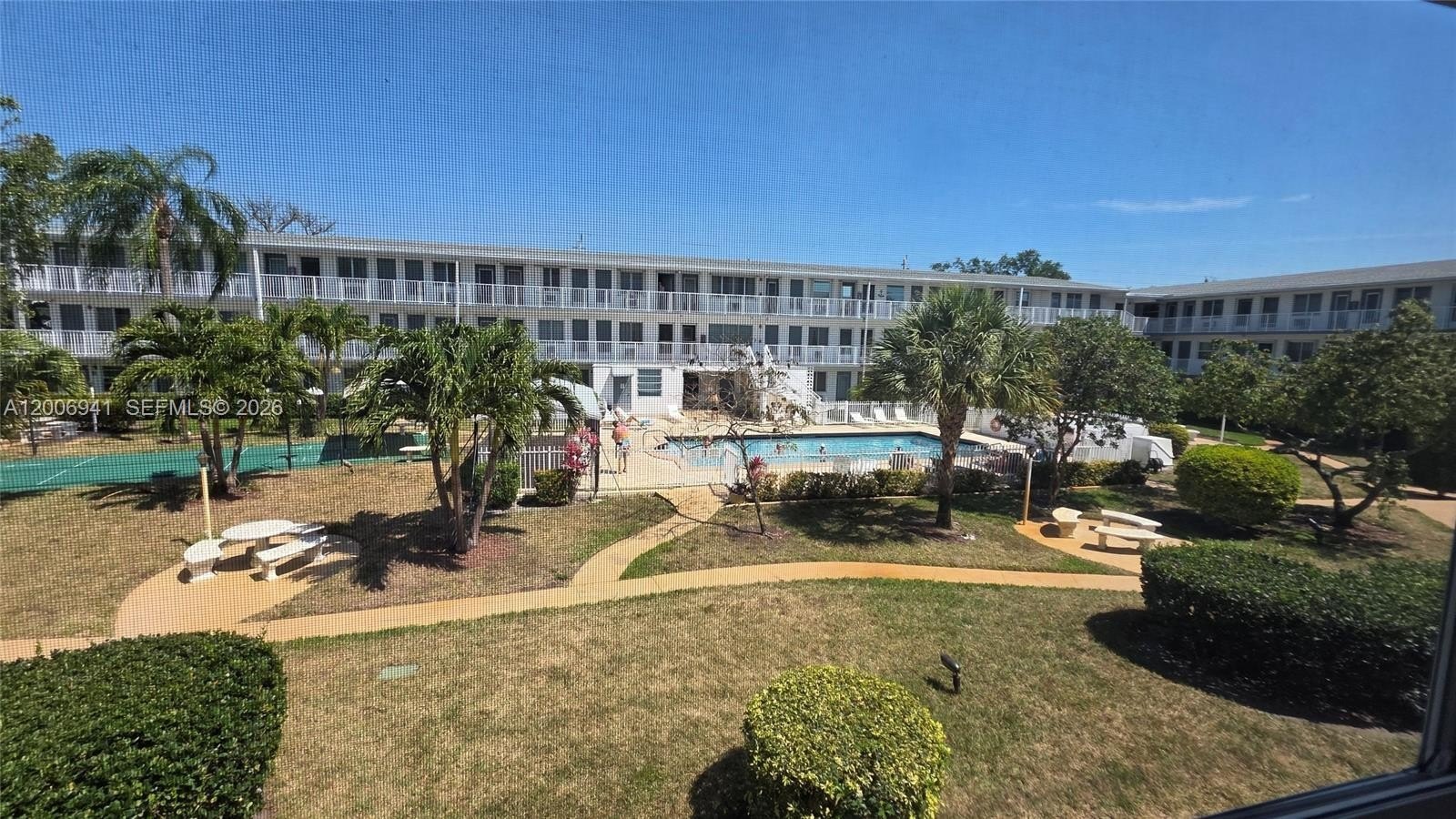 Co-op 1BR 1BA - 15610 NE 6th Ave, Miami, FL