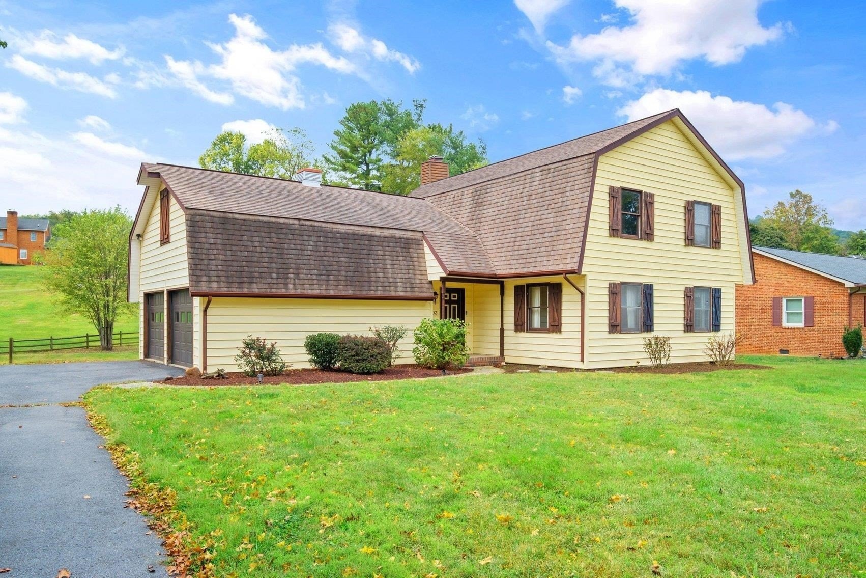 Single Family 3BR 3BA - 103 HOLLY HILL DR, BRIDGEWATER, VA