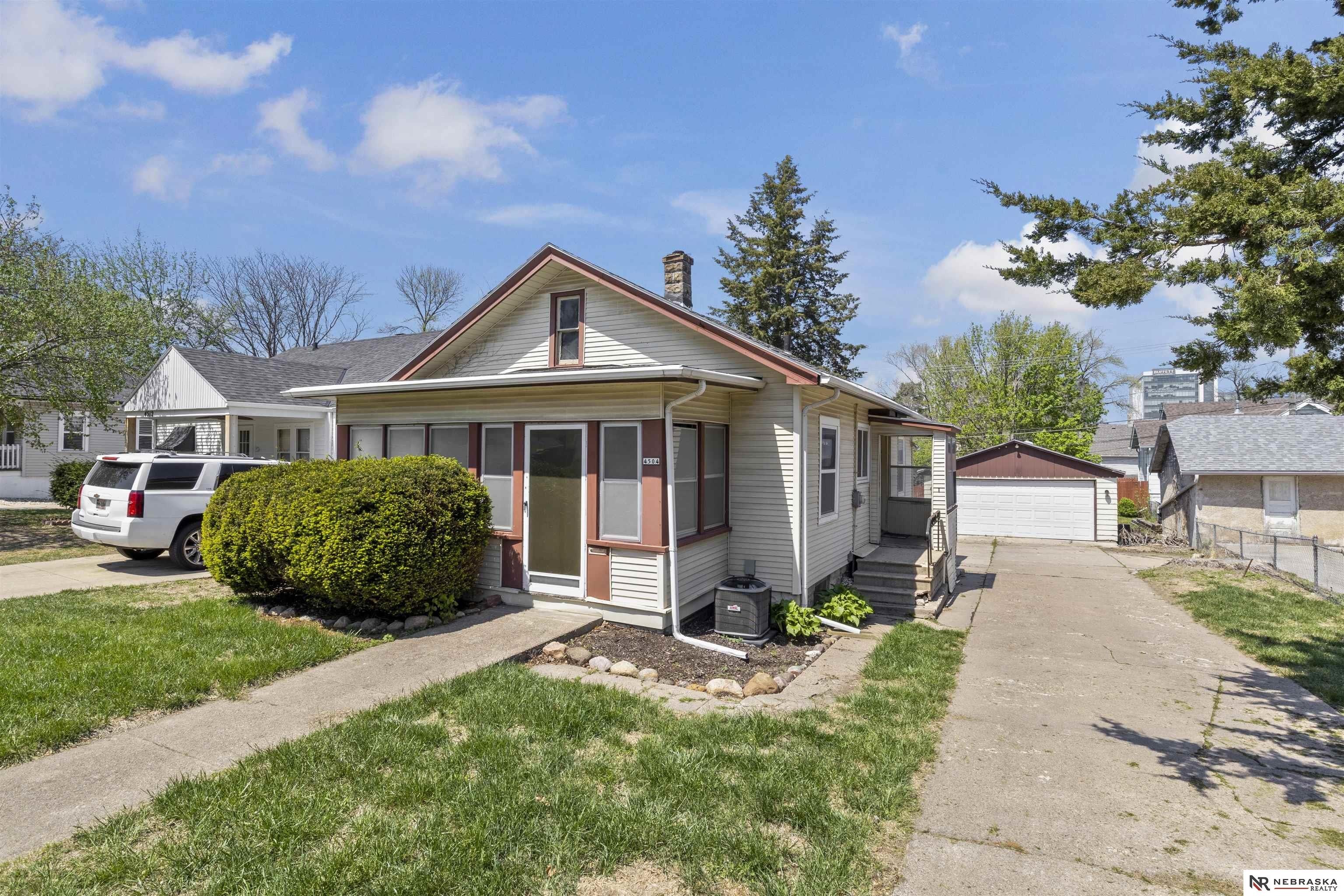 Single Family 2BR 1BA - 4504 Mayberry Street, Omaha, NE