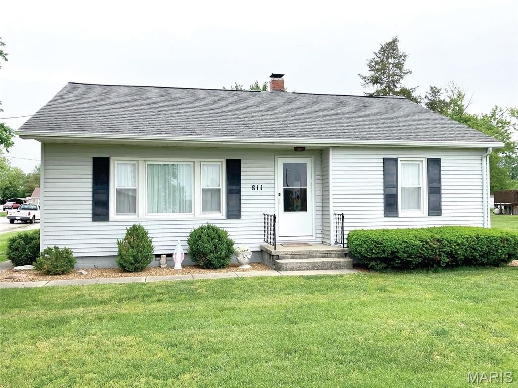 Single Family 3BR 1BA - 811 E 2nd Street, Beckemeyer, IL