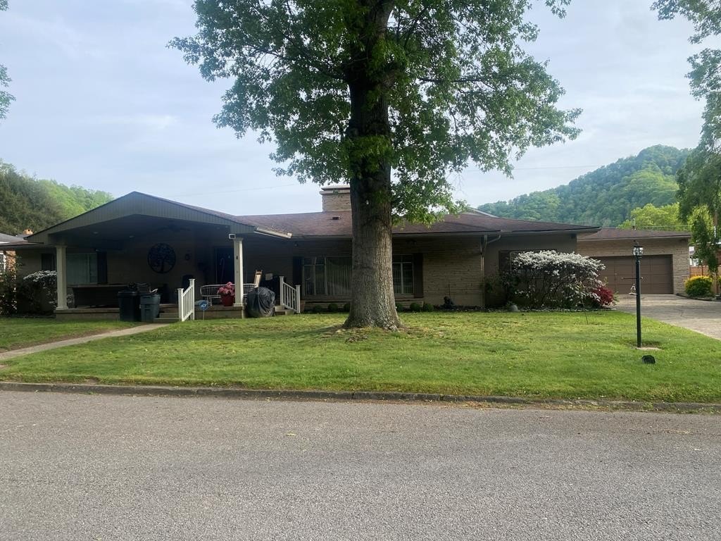 Single Family 3BR 3BA - 4 Sunset Blvd, Williamson, WV