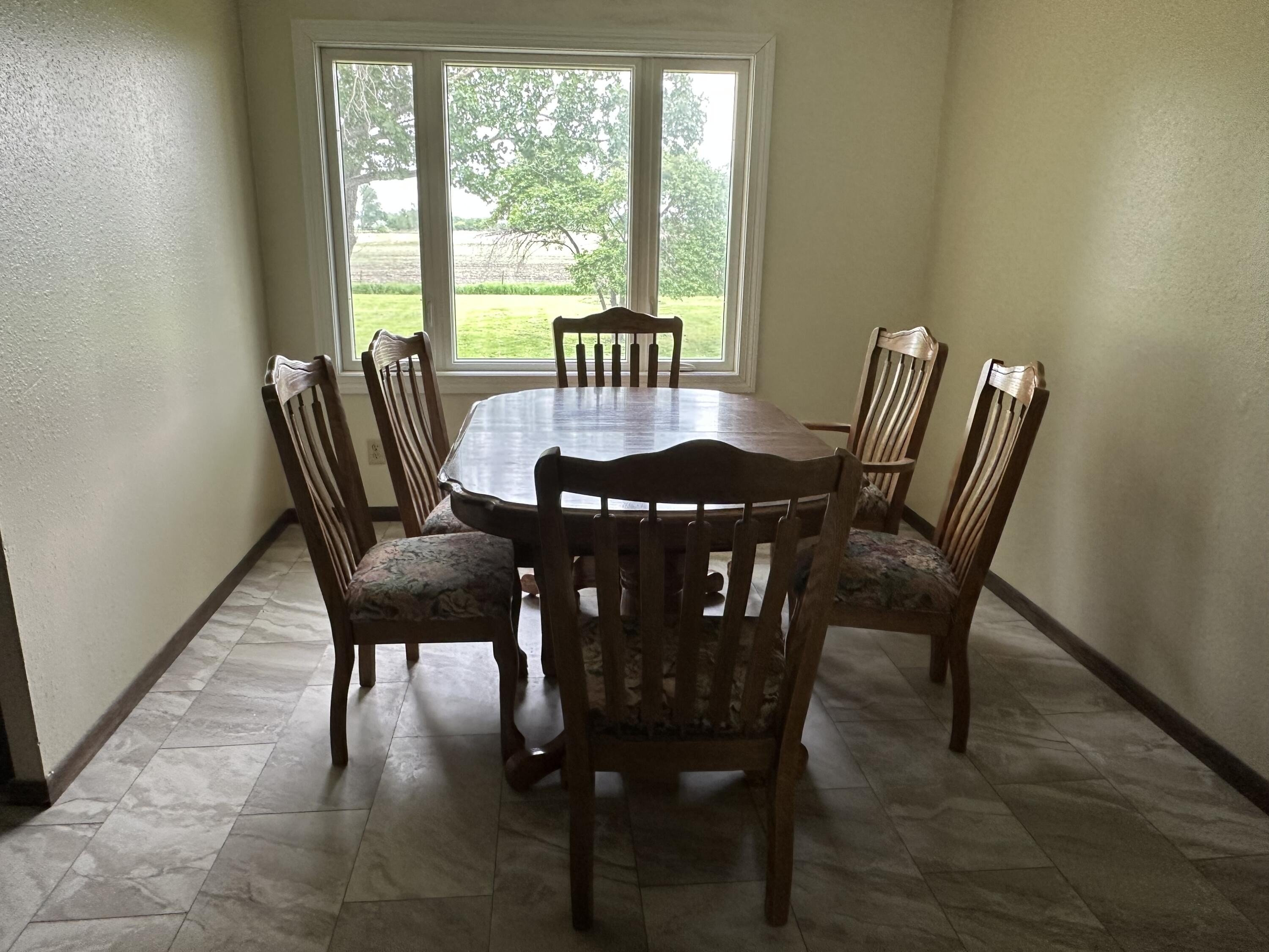 Single Family 5BR 3BA - 1813 Derian Drive, Aberdeen, SD