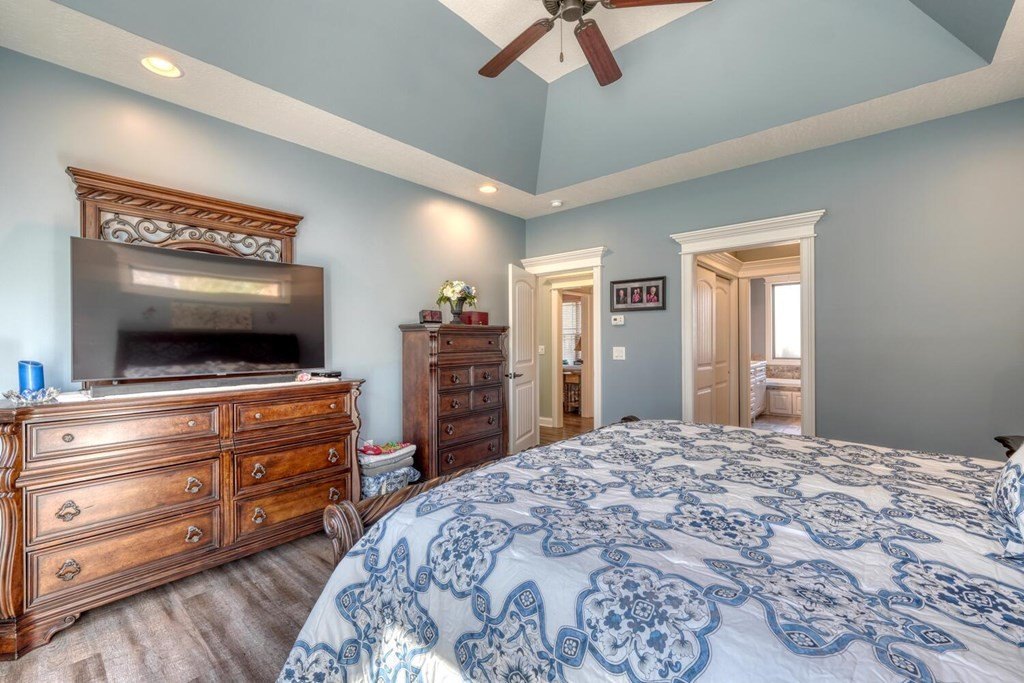 Single Family 4BR 4BA - 731 Owen Vista Drive, Blairsville, GA