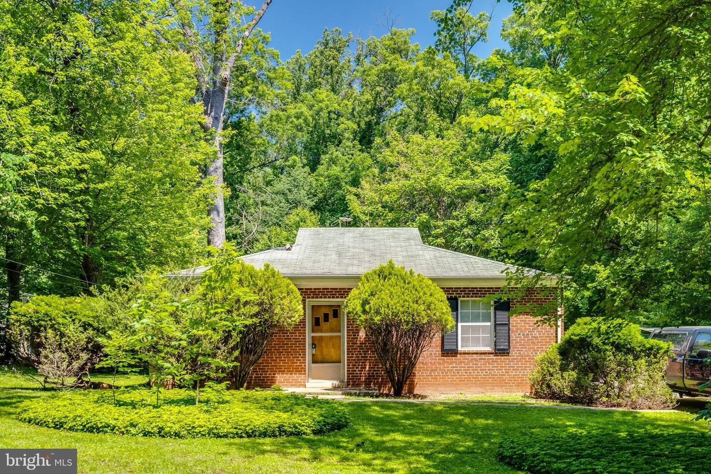 Single Family 3BR 1BA - 9216 WEANT DR, GREAT FALLS, VA