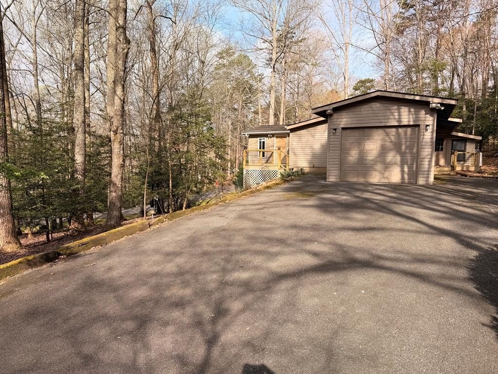 Single Family 2BR 2BA - 136 Anchorage Drive, Blairsville, GA