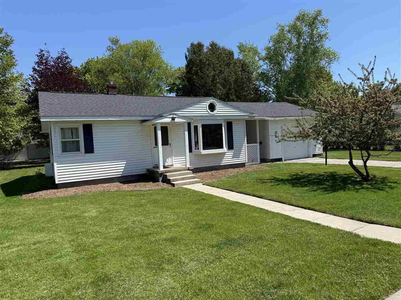 Single Family 3BR 1BA - 406 Burns, Charlevoix, MI