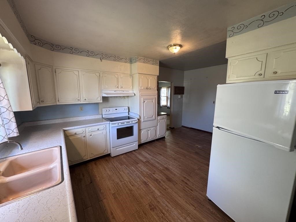 Single Family 2BR 1BA - 925 ELM ST, Correctionville, IA