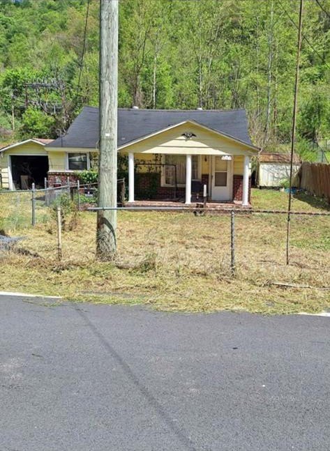 Single Family 2BR 1BA - 3184 PondCreek RD, Pinsonfork, KY