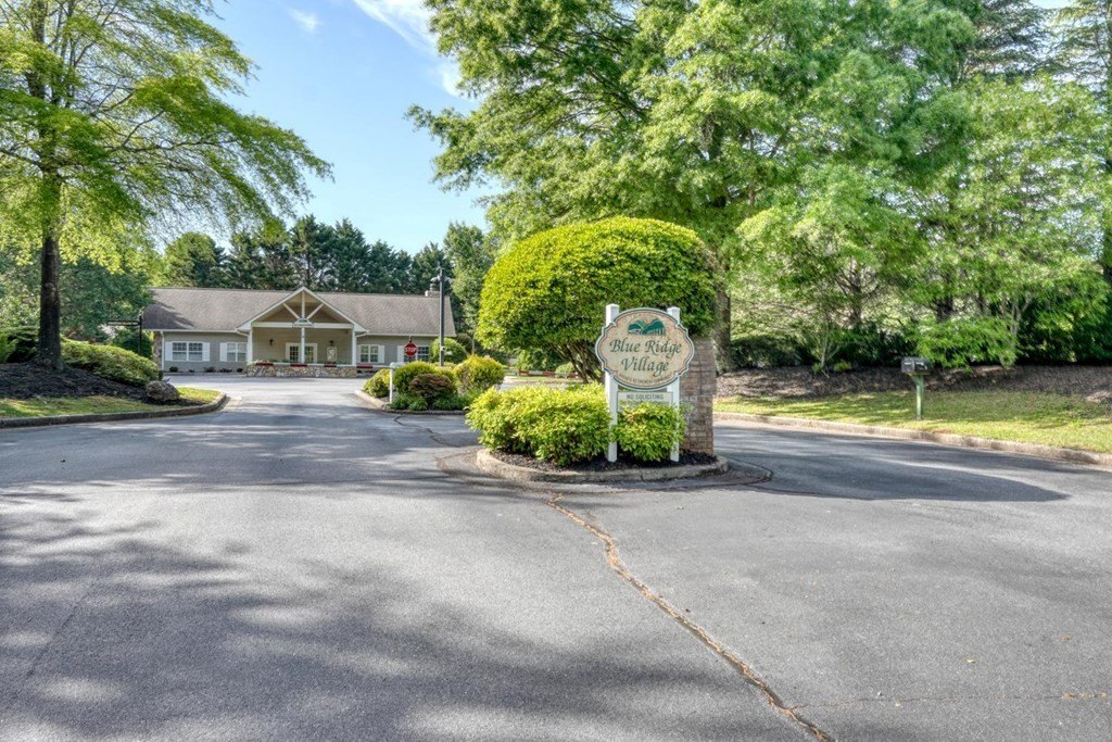 Single Family 3BR 2BA - 15 Westward Lane, Blue Ridge, GA