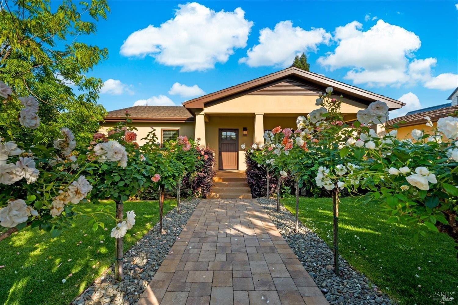 Single Family 4BR 4BA - 977 Pratt Avenue, St. Helena, CA