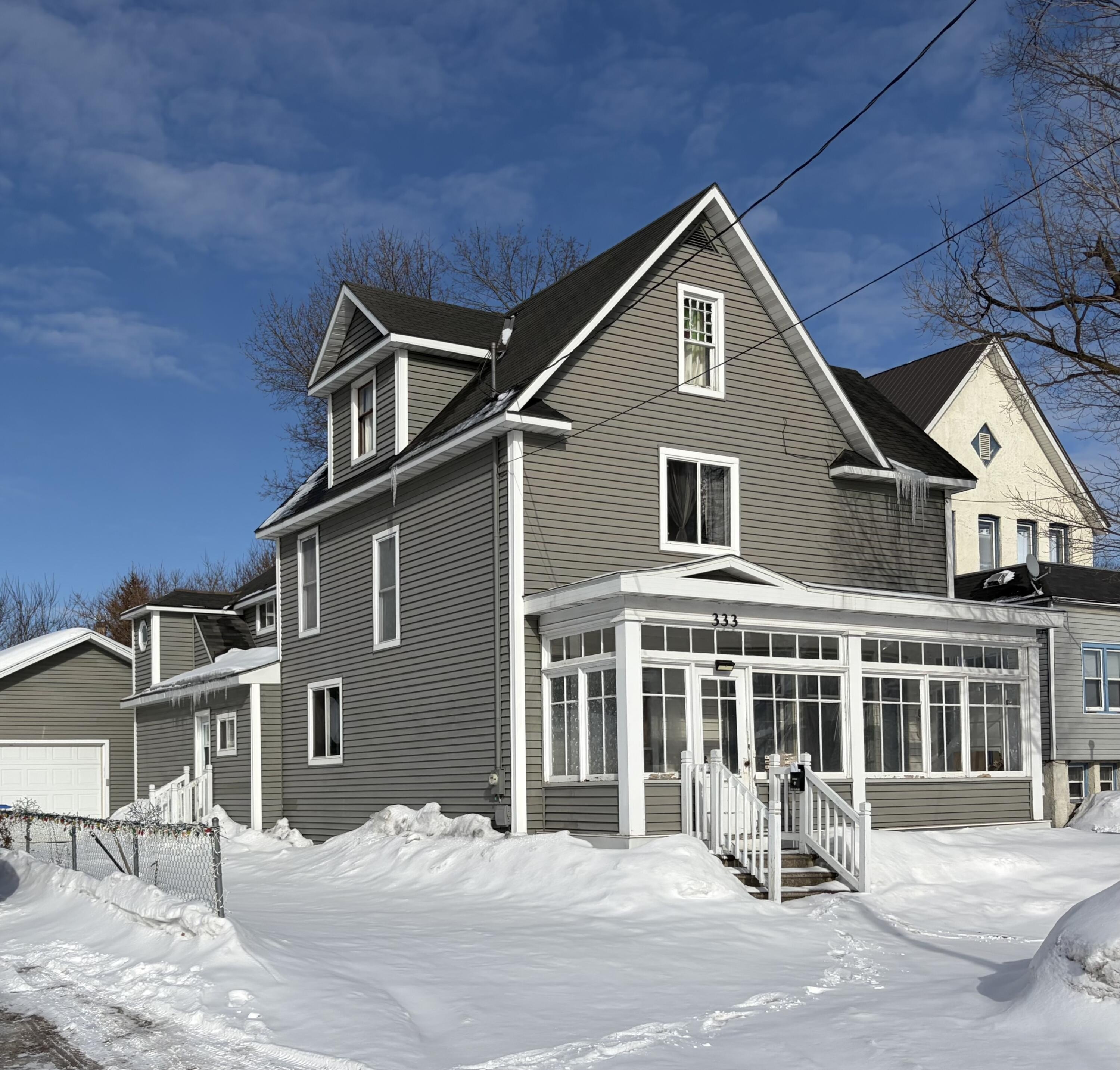 Single Family 4BR 2BA - 333 Dawson St, Sault Ste Marie, MI
