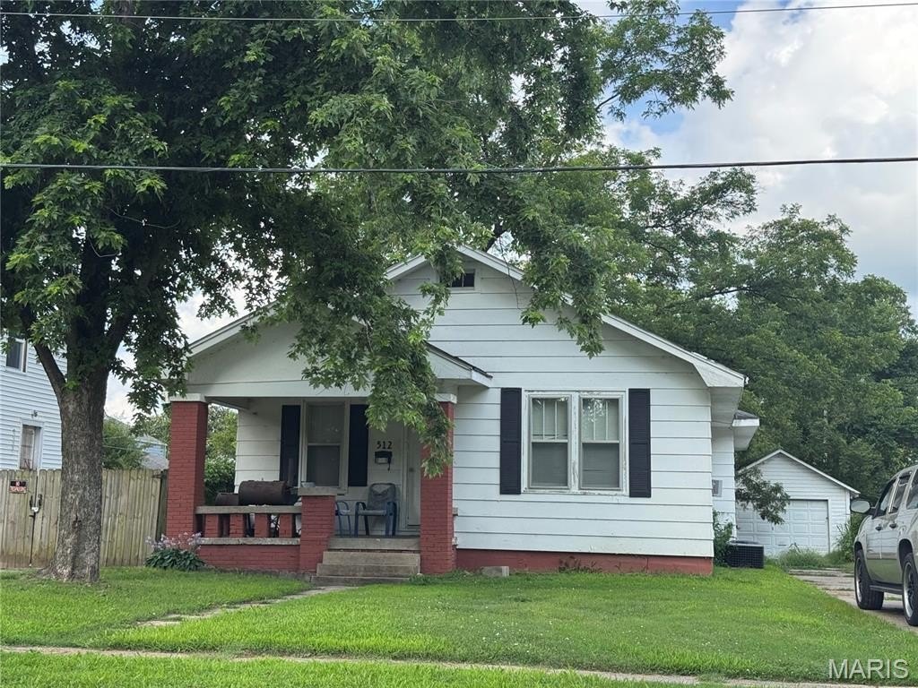 Single Family 3BR 1BA - 512 S New Madrid Street, Sikeston, MO